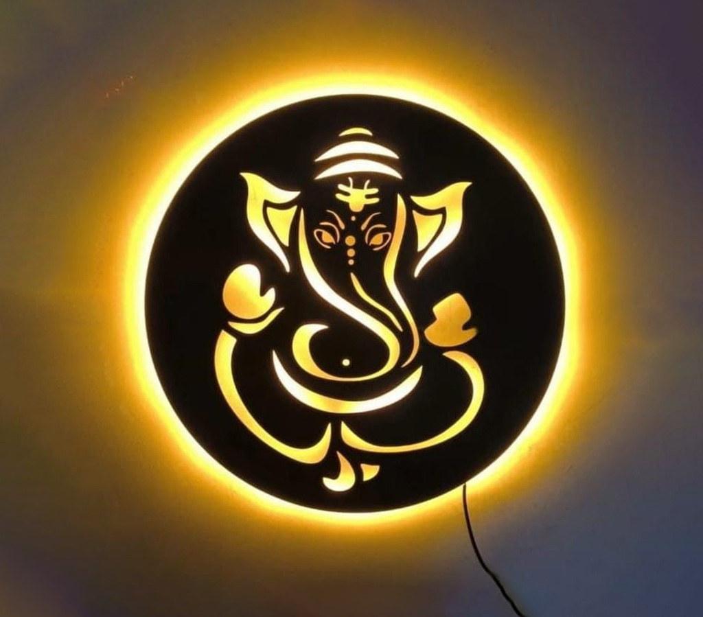 Metallic-Wall-Art-With-Lighting